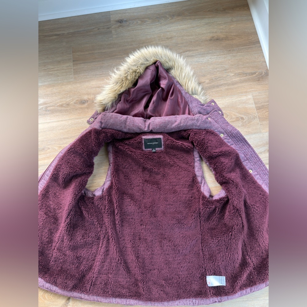 ❤️ Banana Republic Maroon Puffer Vest with Faux Fur Hood - Picture 4 of 6
